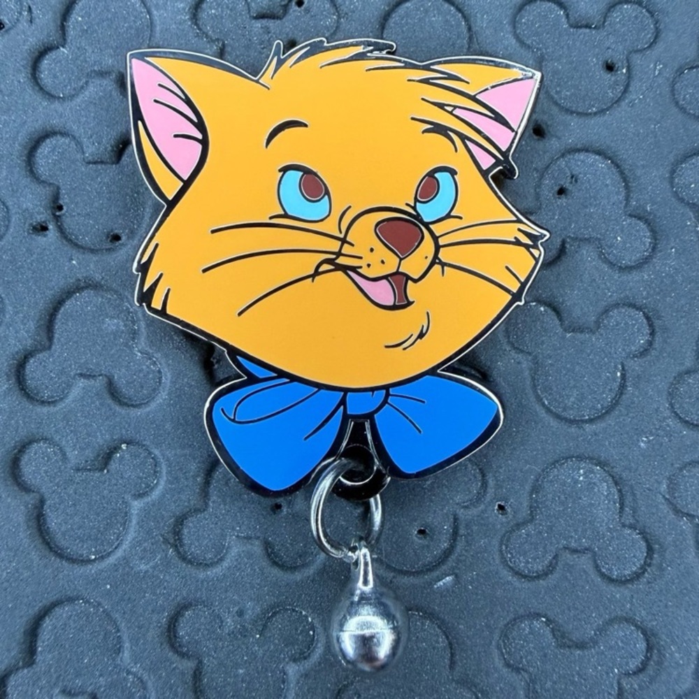 Disney Loungefly aristocats Toulouse Cats with Bells Gamestop Exclusive pin